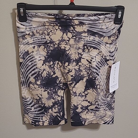 $79 ATHLETA NEW CHAFE FREE SEAMLESS TAN BLACK MOTIVATE BIKE SHORTS M MEDIUM NWT - Picture 3 of 6